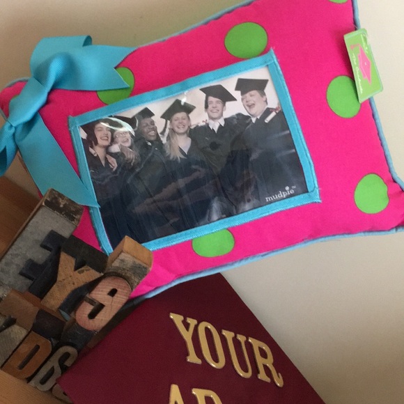 🆕👩‍🎓mud pie Graduate “Class Photo Pillow” - Picture 2 of 8